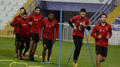 محاضرة نظرية تجهز لاعبي الأهلي لمواجهة الطلائع