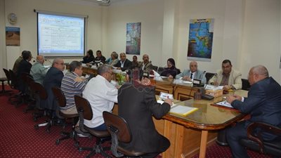 محافظ الوادي الجديد يكلف بتعديل لائحة صندوق استصلاح الأراضي (صور)