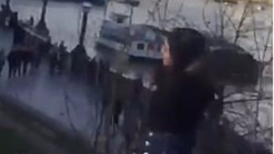 امرأة تخاطر بحياتها لالتقاط صورة سيلفى (صور وفيديو)