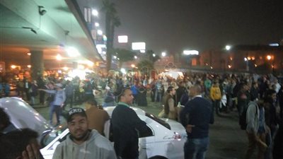 تكدس المواطنين على موقف عبد المنعم رياض بسبب توقف حركة المترو (صور)