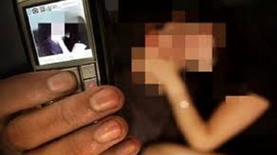 «عزيزة» تستدرج شباب الـ«فيس بوك» لتصويرهم بأوضاع مخلة وابتزازهم ماديا