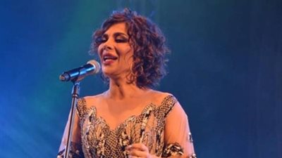 أصالة تتحدى برودة الجو في حفل التجمع الخامس (صور)