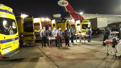 مطار القاهرة يستقبل 70 مصابا يمنيا لتلقي العلاج