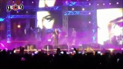 بالفيديو والصور.. عمرو دياب يؤدي مقطعًا جديدًا من أغنية «مش جديد عليك»