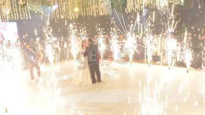 الرقصة الأولى لنجم مسرح مصر محمد عبد الرحمن وعروسته (فيديو)