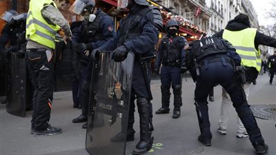 ضبط 32 شخصا قبل بدء مظاهرات «السترات الصفراء» في فرنسا