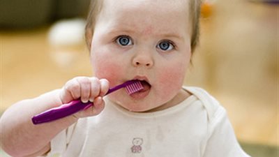 إهمال الحامل للكالسيوم يصيب أسنان طفلها بالتسوس