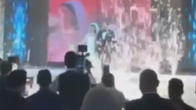 لحظة دخول محمد عبد الرحمن وعروسه حفل زفافهما (فيديو)