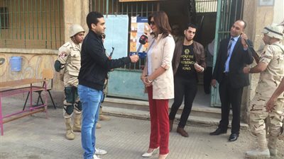 بالفيديو والصور.. وزيرة الهجرة عقب الإدلاء بصوتها: «ده عرس انتخابي»