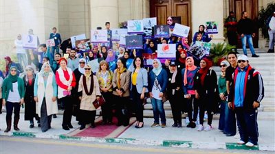 جامعة القاهرة تواصل مشاركتها في حملة مناهضة التحرش (صور)