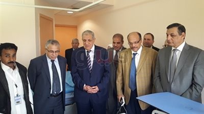 مستشارا «السيسي» يزوران مصابي مسجد الروضة (صور)