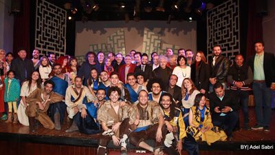 غادة رجب وأحمد ماهر يشاهدان مسرحية «حدث في بلاد السعادة»