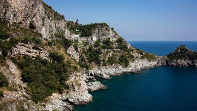 أغرب عادات الدول الأوروبية بعيون السياح الأمريكان