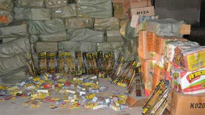 جمارك «السخنة» تضبط 3 حاويات ألعاب نارية ومنشطات جنسية مهربة