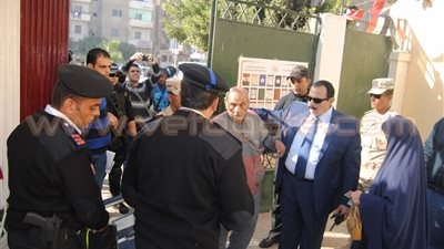 بالصور.. مدير أمن الإسماعيلية يتفقد لجان الانتخابات ويوصي بكبار السن