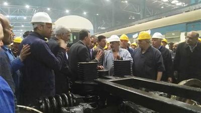 وقفة احتجاجية لعمال صيانة القطارات بورش «كوم أبوراضي» ببني سويف