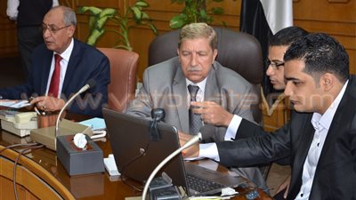 محافظ الإسماعيلية يرأس غرفة العمليات لمتابعة الانتخابات