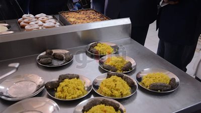 الوجبات الساخنة بمدارس الغردقة «كلمة السر» في حضور الطلاب (صور)