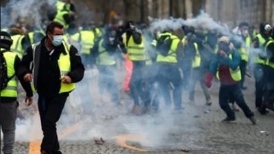 متظاهرو السترات الصفراء يطالبون بخروج فرنسا من الاتحاد الأوروبي