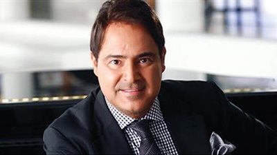 عاصي الحلاني يحتفل بعيد استقلال لبنان بأغنيتين