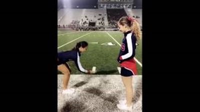 مشجعة تشعل الإنترنت باستعراض لياقتها البدنية (فيديو)