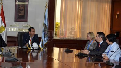 محافظ الأقصر يناقش تدريب وتأهيل المزارعين (صور)