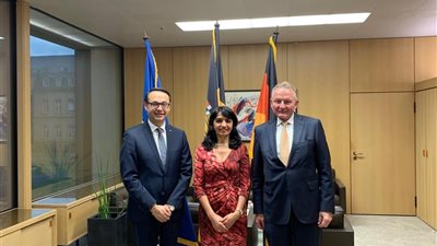 مسئولة ألمانية تناقش مع أشرف منصور فتح تخصصات جديدة بـ«GUC»