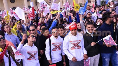 توافد المئات للمشاركة في تجارب أداء X FACTOR