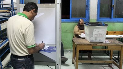 ضبط مندوب مرشح بدائرة الزقازيق بسبب التصوير داخل اللجنة