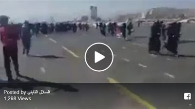 الحوثيون يطاردون نساء اليمن في مظاهرة لتسليم جثة عبد الله صالح (فيديو)