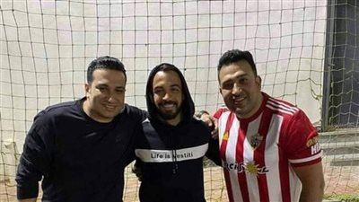 تامر حسين عن صورته مع قفشة في الملعب الخماسي: 