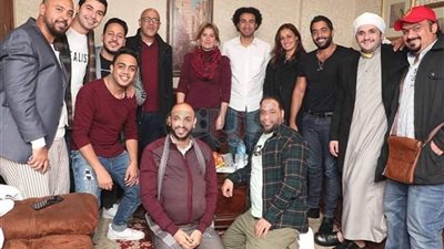 أشرف عبد الباقي يستقبل أحمد فلوكس وهنا وحلا شيحة في «مسرح مصر» (صور)