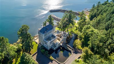 قلعة من عالم الخيال على أرض الواقع للبيع (صور)