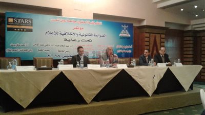 رئيس جامعة عين شمس: كلية الحقوق تحاول تشخيص مشكلة الإعلام