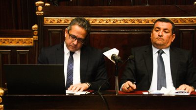 وزير الآثار للنواب: «معرفش الصورة الإباحية صح ولا غلط.. بس زعلتنا»