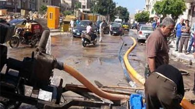 رئيس حي الشرابية يتابع مشكلة تسرب المياه داخل مدرسة ابتدائية