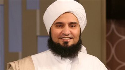 الحبيب على الجفري يغادر مطار القاهرة متجها إلى حضرموت