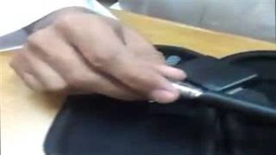 بالفيديو.. مدرس يضبط «سيجارة إلكترونية» مع طالب إعدادي داخل الفصل