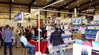 روائي: معرض الكتاب يصحح المفاهيم المغلوطة عن مصر
