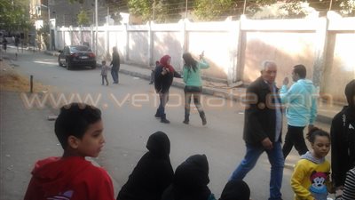 بالصور.. مؤيدو مرشح ببولاق أبو العلا يلاحقون مراسلة العاشرة مساء