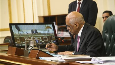 عبد العال يحيل مشروعات قوانين من الحكومة والنواب للجان المختصة