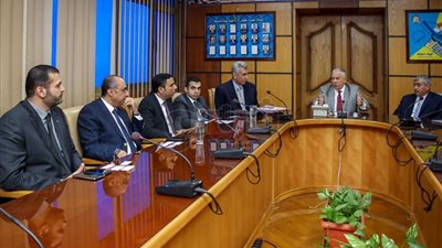 رئيس ميناء دمياط يلتقي ممثلي البنوك لبحث تمويل المحطات