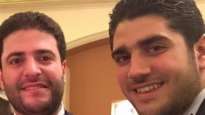 بالصور.. نجل الرئيس المعزول يهنئ شقيقه بالزفاف