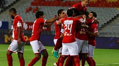 الأهلي يواصل تقدمه بثنائية على الطلائع بعد 60 دقيقة