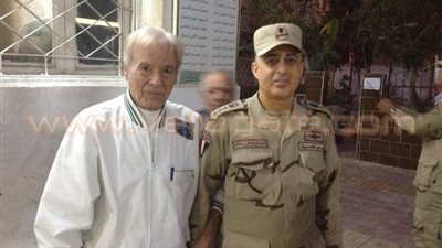 بالصور.. سعيد عبد الغني يدلي بصوته في لجنة بمصر الجديدة