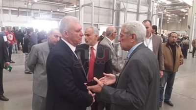 رئيس مصلحة الجمارك يتفقد سير العمل بقرية البضائع بمطار القاهرة