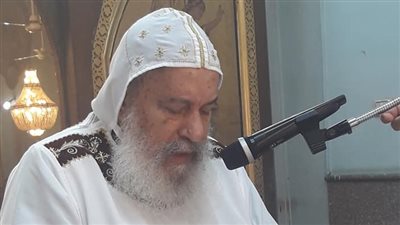 30 صورة ترصد أول قداس إلهي بالشهر المريمي في قنا