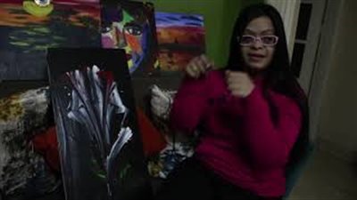 مريم وجيه «فتاة من ذهب».. قهرت «متلازمة داون» بالسباحة والفن التشكيلي (فيديو وصور)