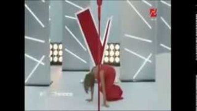 بالفيديو.. لحظة سقوط شيرين عبد الوهاب على مسرح «ذا فويس»