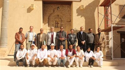 وفد من الآثار يتفقد مشروع ترميم الدير الأحمر بسوهاج (صور)